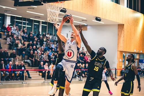 Basketball player performing standing and running vertical jump tests